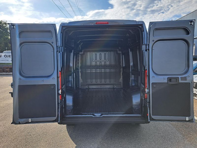 Peugeot Boxer (2026)  Furgon 3000 L2H2 BlueHDi 120k - fotka 10 z 14