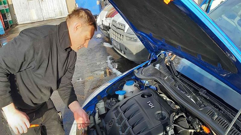uto dodnes nepůsobí morálně zastarale, odlišnosti od běžné produkce jsou u RS patrné i z boku.