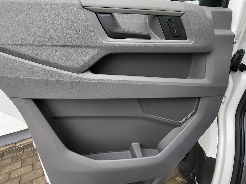 Volkswagen Crafter (2025) Skříň 35 103kW 6G FWD DR - fotka 13 z 25