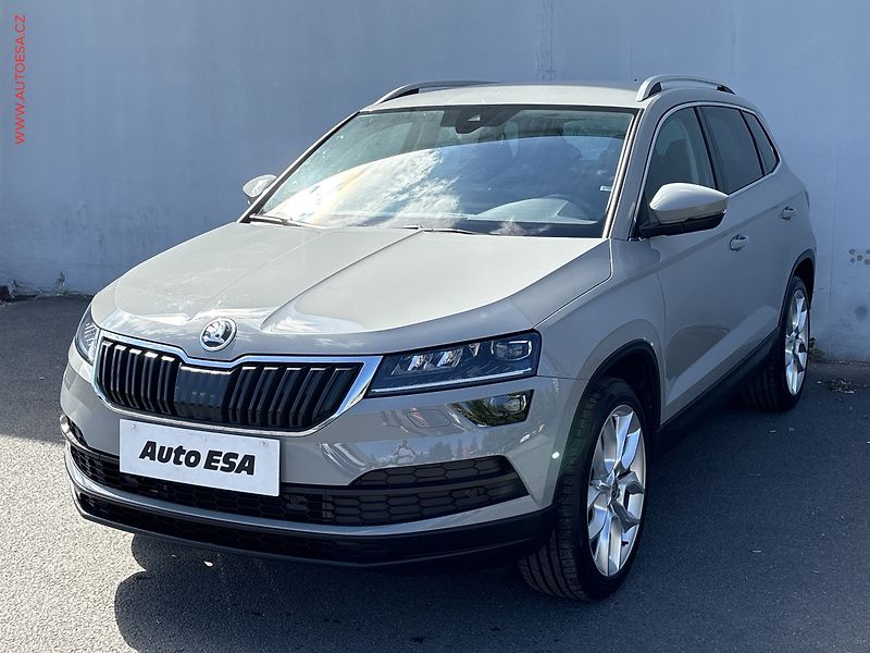 Škoda Karoq (2019) 2.0TDi 4x4, ČR, DSG, park. - fotka 3 z 18