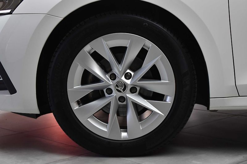 Škoda Octavia 1.5 TSI e-TEC*STYLE*DPH*ČR 1.M - fotka 33 z 40
