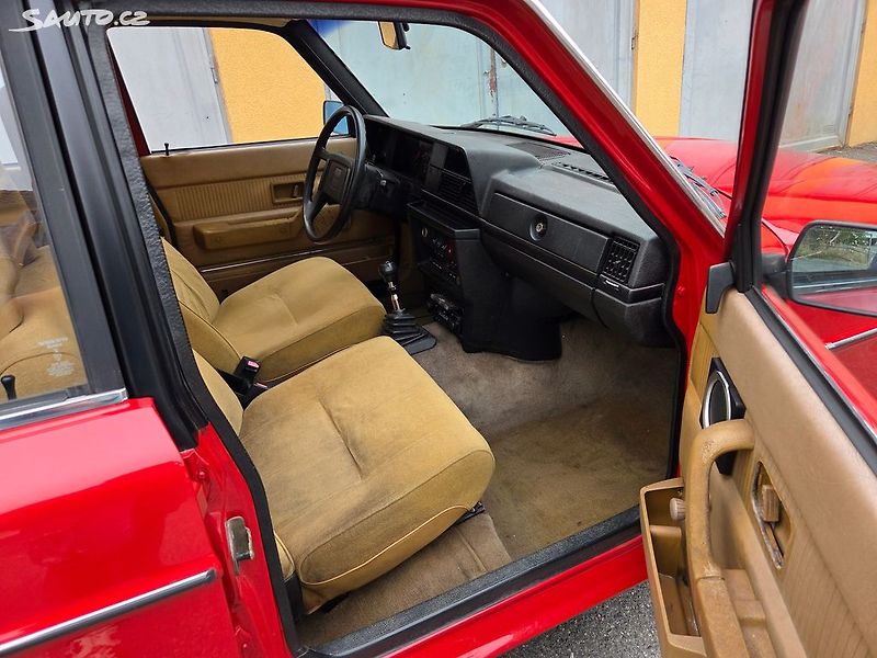 Volvo 240 (1979) 2.4 D6 Top Karoserie a lak - fotka 17 z 31