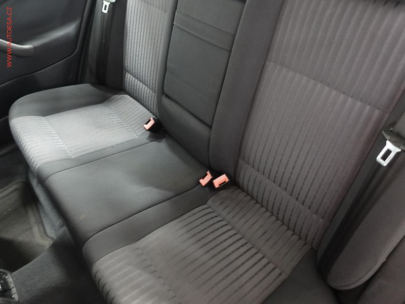 Škoda Octavia (2002) 1.6i, ČR, Elegance - fotka 10 z 19
