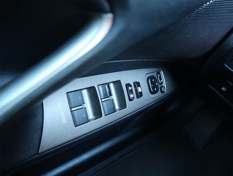 Lexus IS 200 (2010) 220 d, Tempomat, Park. senzory - fotka 15 z 15