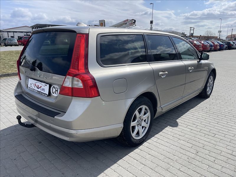 Volvo V70 2,0 d 100kw Momentum Kinetic o - fotka 4 z 31