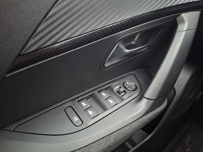 Peugeot 2008 STYLE Hybrid 136 e-DCS6 - fotka 24 z 24