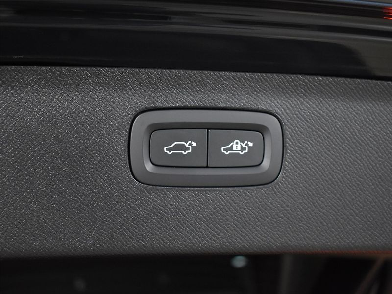 Volvo XC90 2,0 T8 AWD Ultra B&W,Vzduch - fotka 13 z 29