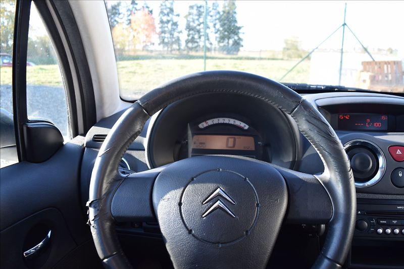 Citroën C3 1,4 i 65KW NÍZKÉ KM KLIMA ALU - fotka 27 z 39