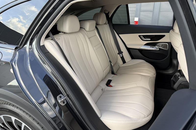 Mercedes-Benz Třídy E (2025) E 300de 4Matic Allterrain - fotka 24 z 89