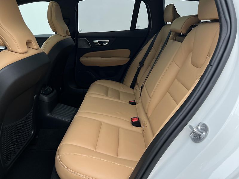 Volvo V60 T6 AWD ULTRA BRIGHT AUT - fotka 6 z 46