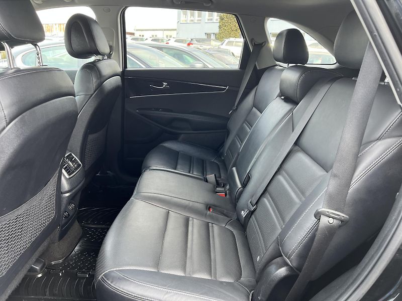 Kia Sorento 2.2CRDi REBEL 4x4 KŮŽE 7MÍST - fotka 29 z 52