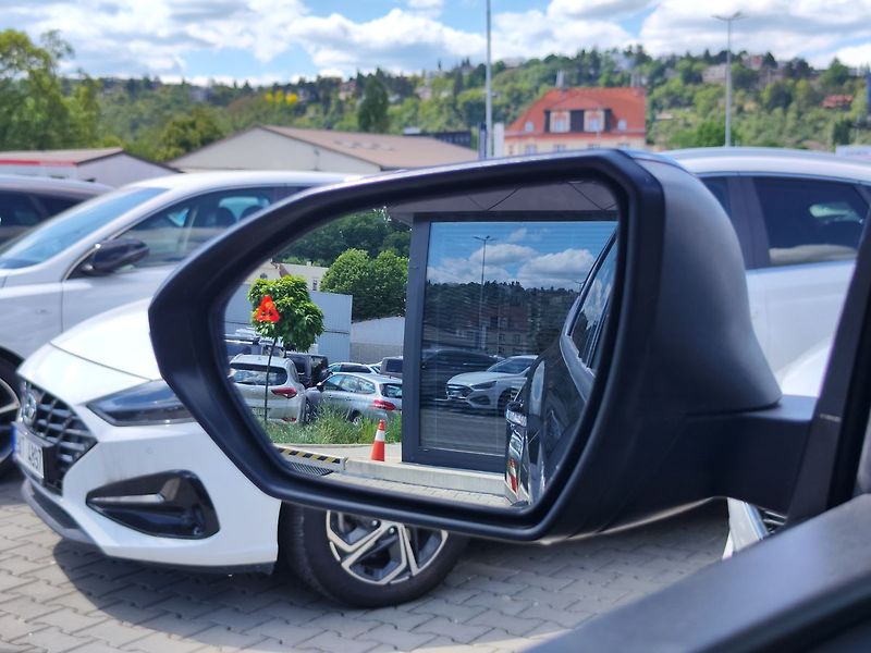 Hyundai Tucson 1.6 CRDi/100kW N-Line DCT MHEV - fotka 16 z 36
