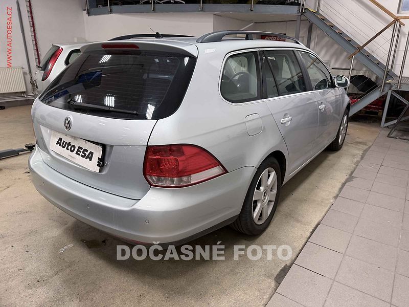 Volkswagen Golf (2008) 1.6i, servis.kniha - fotka 2 z 3