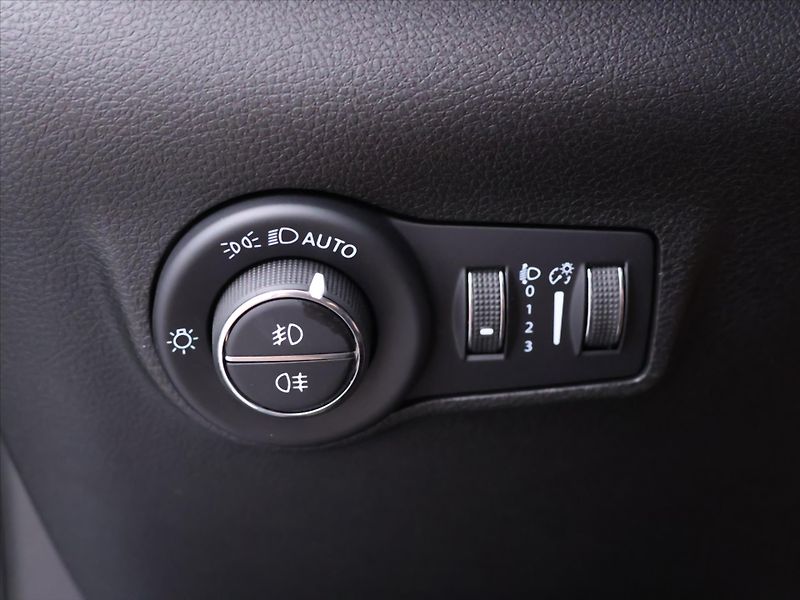Jeep Compass 1,3 GSE 110kW 80th Anniversary - fotka 18 z 35