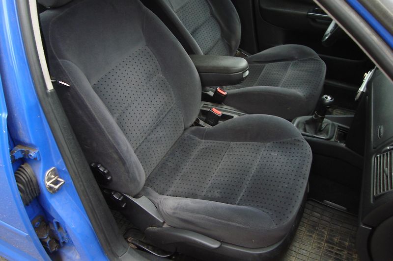 Volkswagen Golf (1998) 1.9 TDi,81 kw - fotka 24 z 35