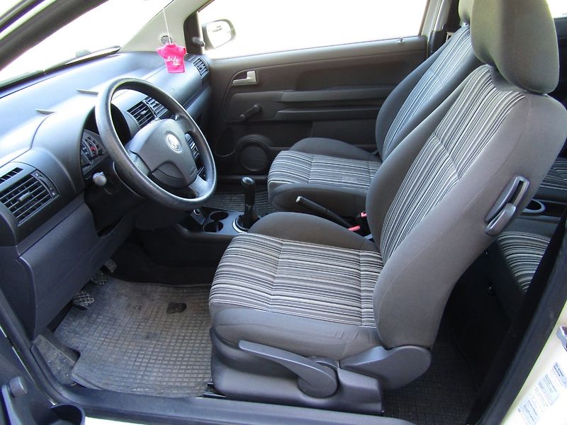 Volkswagen Fox (2008) 1.2i - fotka 16 z 30