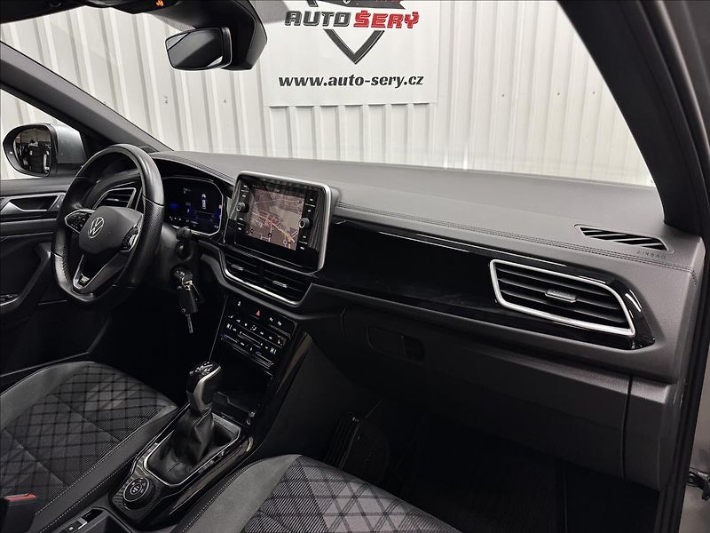 Volkswagen T-Roc R-LINE ACC NEZ-TOP 2XALU DPH - fotka 38 z 46