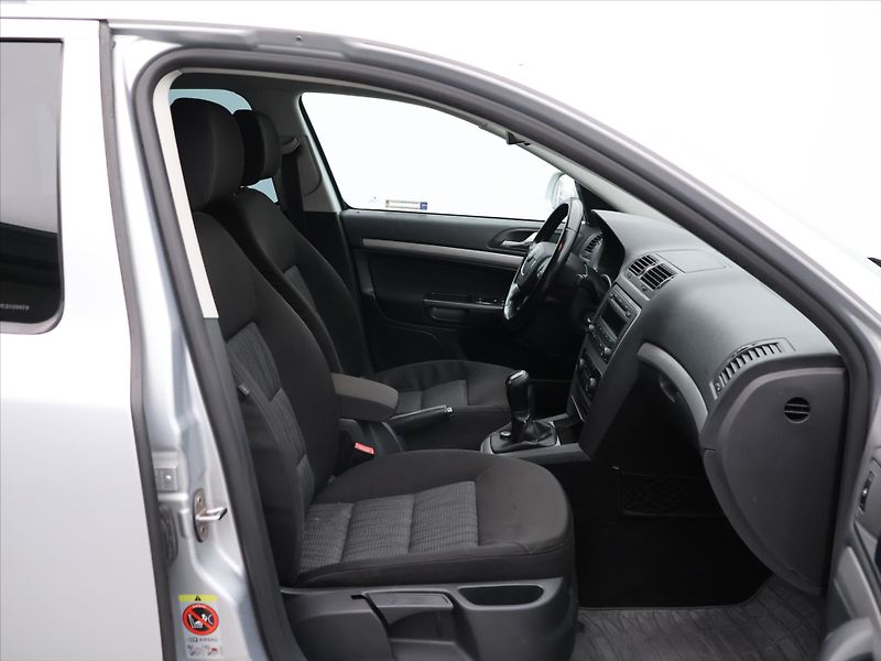 Škoda Octavia 1,6 TDI 77kW Elegance CZ Xenon - fotka 12 z 27