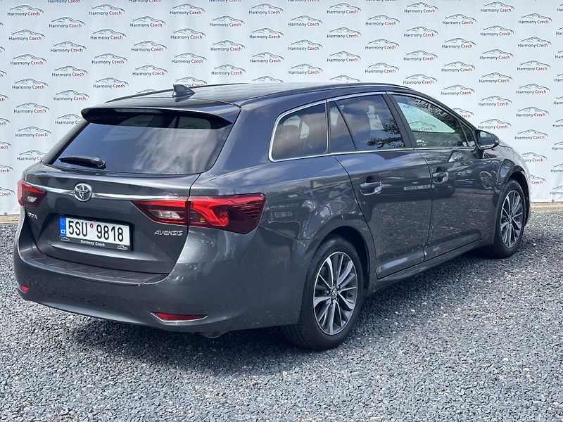 Toyota Avensis (2015) 1.8VVTi, 108kW, REZERVACE - fotka 8 z 17