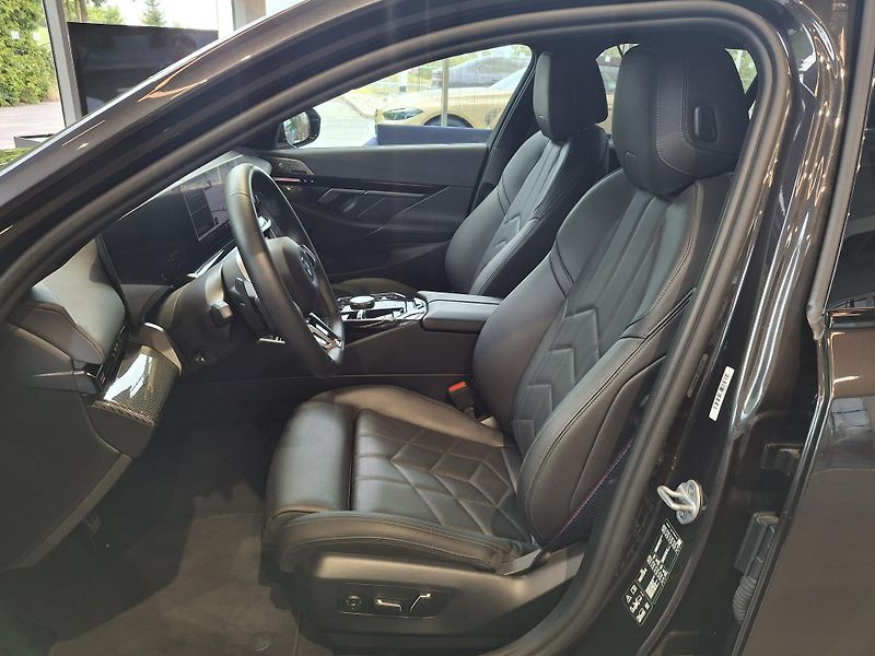 BMW Řada 5 540d xDrive Touring M-Sport  - fotka 9 z 27