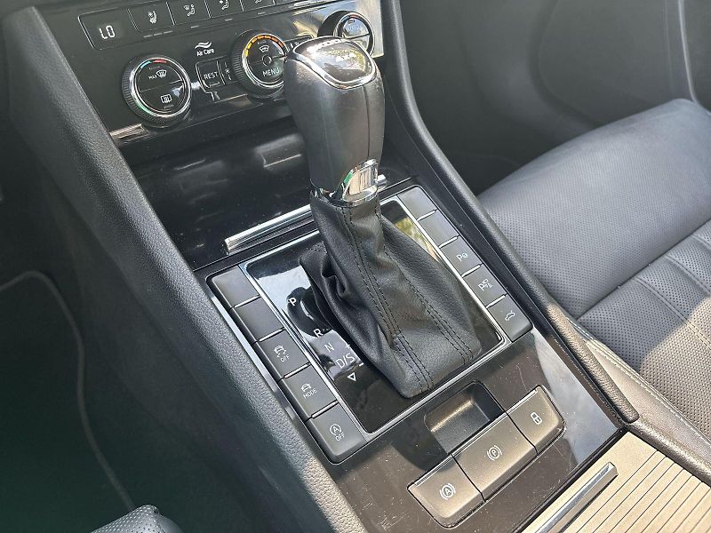 Škoda Superb (2023) Combi 2.0 TDI 4x4 DSG L&K - fotka 15 z 33