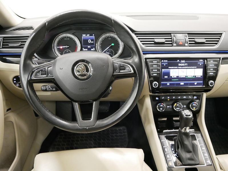 Škoda Superb - fotka 22 z 25
