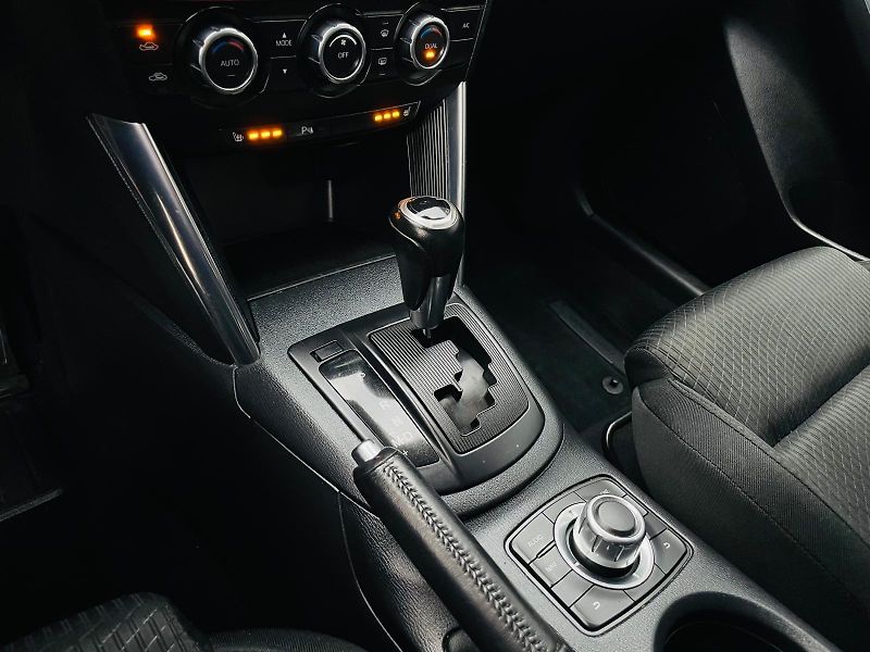 Mazda CX-5 2.0i AUT 4x4 SENZORY TAŽNÉ - fotka 39 z 49