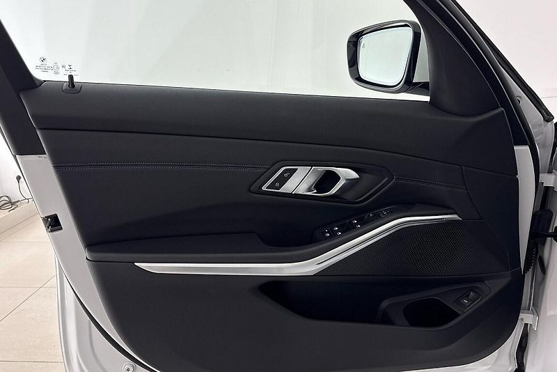 BMW Řada 3 320d xDrive - fotka 16 z 26