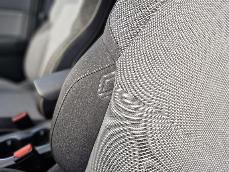 Renault Symbioz (2026) techno mild hybrid 140 EDC - fotka 7 z 7