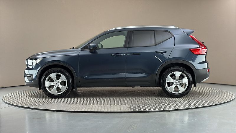 Volvo XC40 2.0 B4 AUT AWD Momentum Pro - fotka 4 z 29