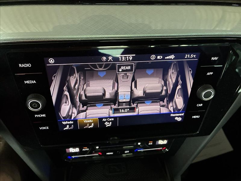Volkswagen Passat 2,0 TAŽNÉ,KAMERA,APP-CONNECT - fotka 27 z 31