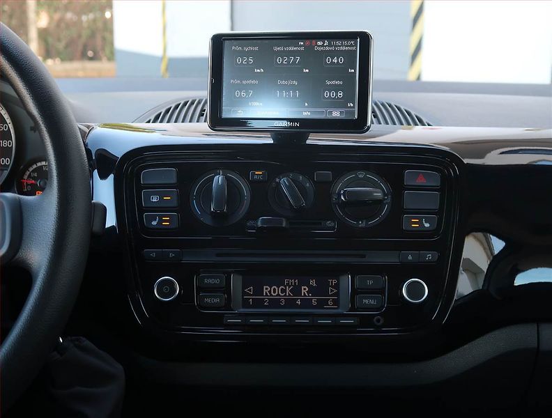 Volkswagen up! (2016) 1.0 MPI, Serv.kniha, Navi - fotka 12 z 14