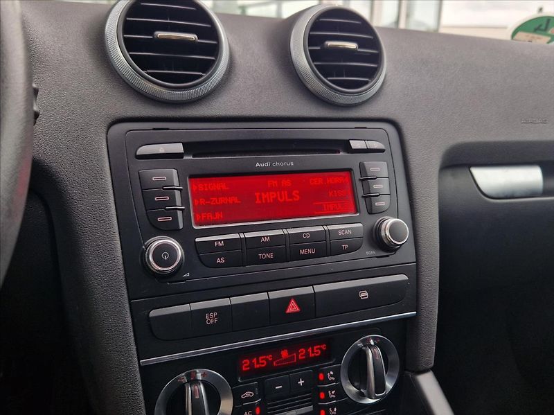 Audi A3 1,6 MPI SPORTBACK AUTOAC PANO - fotka 26 z 32