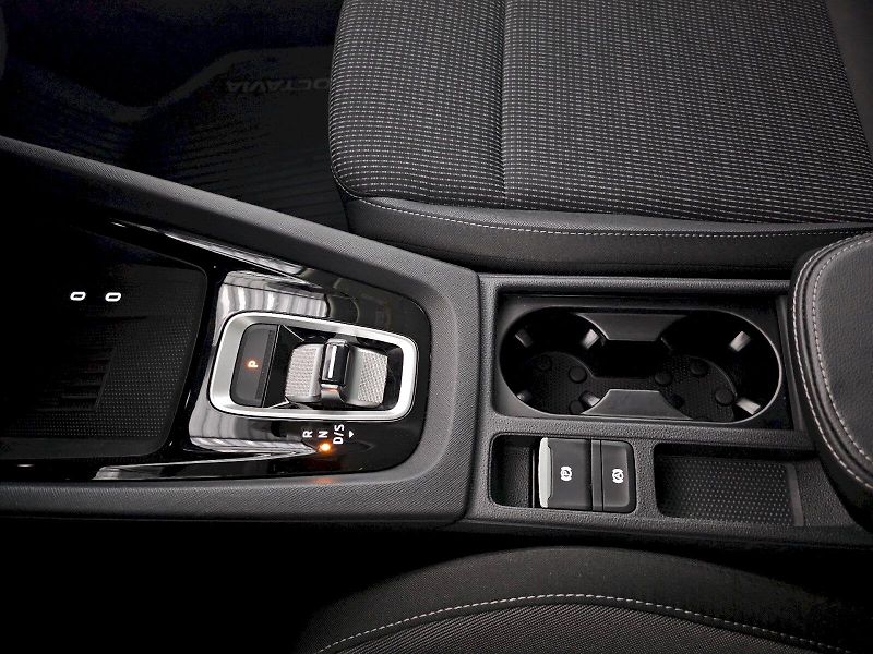 Škoda Octavia (2024) COMBI 1.5TSI 85kW DSG SELECTIO - fotka 22 z 30
