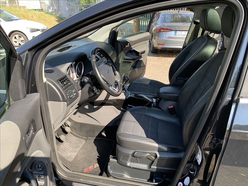 Ford Kuga 2,0 TDCI 4x4 - fotka 16 z 21