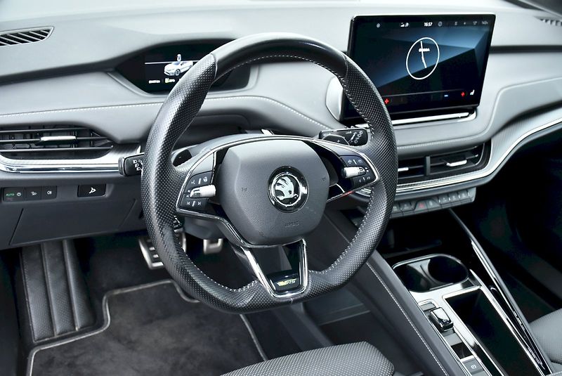 Škoda Enyaq (2023) RS 80 220 kW 4x4 - fotka 16 z 35
