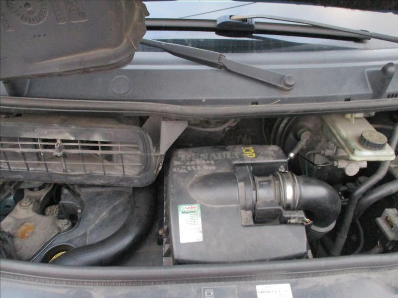 Renault Trafic 2,5 DCi, 8 míst, klima, tažné, - fotka 24 z 29