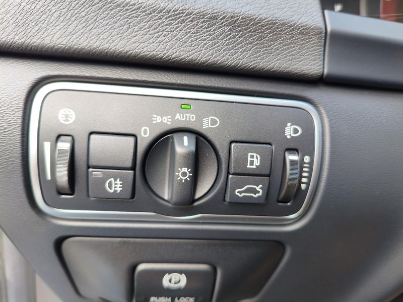 Volvo V60 (2014) 1,6 Diesel - fotka 26 z 33