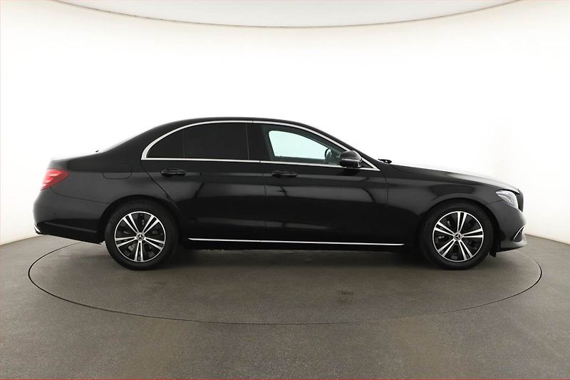 Mercedes-Benz Třídy E (2019) E 200 d - fotka 6 z 21