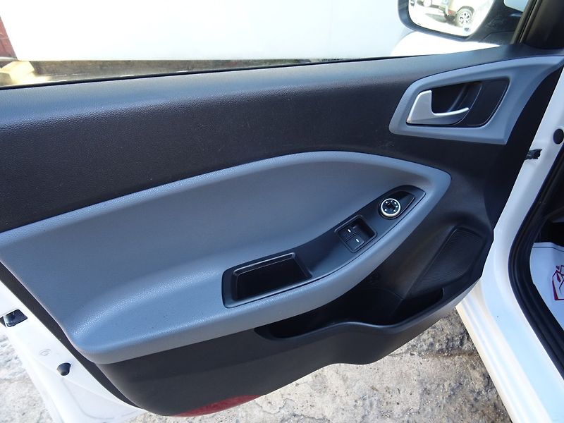 Hyundai i20 (2016) 1.2i,1maj,S.kniha,klima - fotka 16 z 21