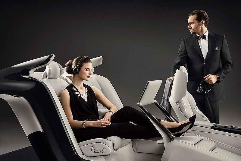 Volvo S90 Excellence Lounge Console.