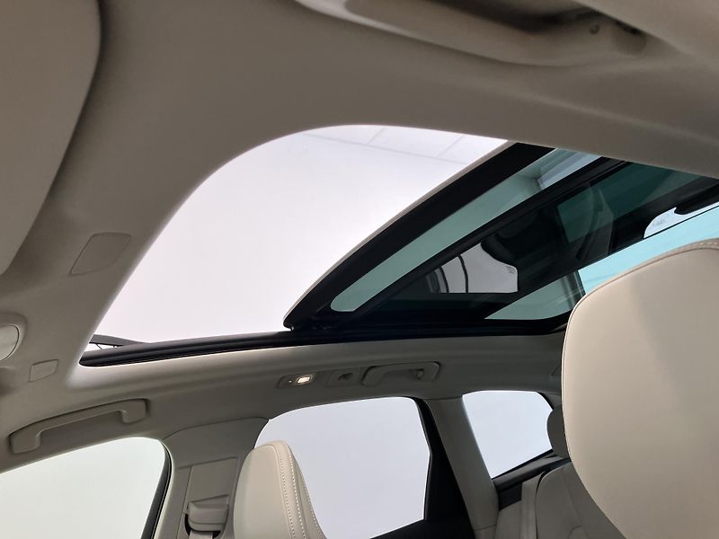 Volvo XC60 B5 AWD Ultra Bright-REZERVACE - fotka 44 z 53