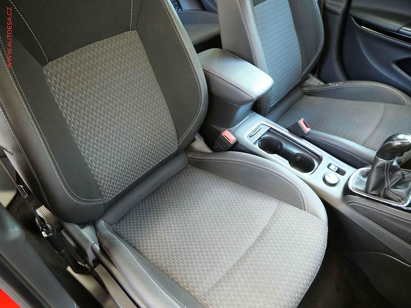 Opel Astra (2016) 1.4T, ČR, LED, tempo, park - fotka 11 z 17