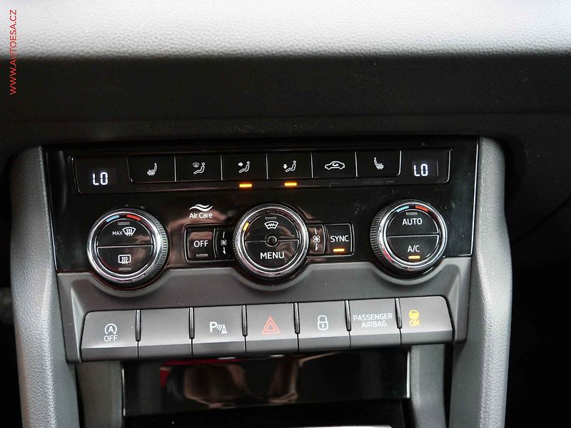 Škoda Karoq (2020) 2.0 TDi, ČR, Style, LED, navi - fotka 17 z 26