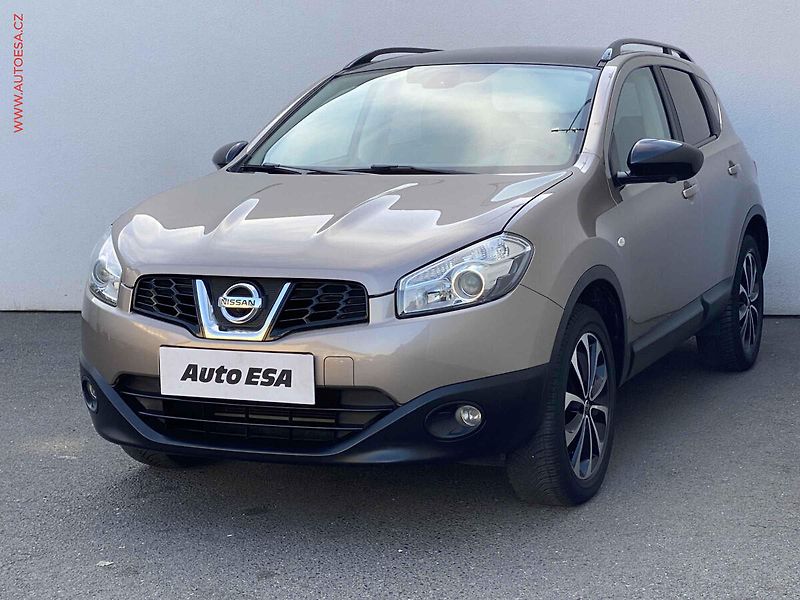 Nissan Qashqai (2013) 1.6 16V, I-Way, panor - fotka 3 z 17