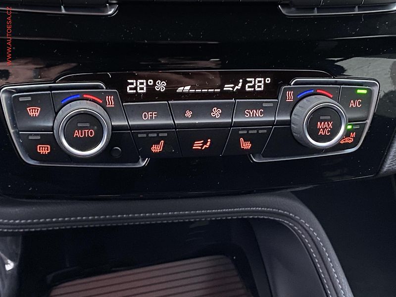 BMW X2 (2020) 1.5T sDrive18i, LED, navi - fotka 16 z 19