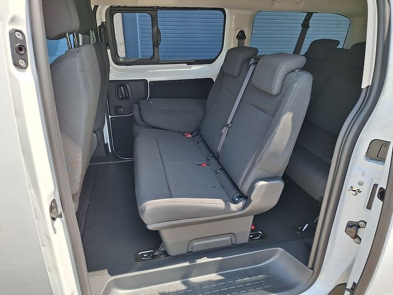 Peugeot Traveller (2026) Expert Combi L3 2.2 BHDi 180 - fotka 12 z 17