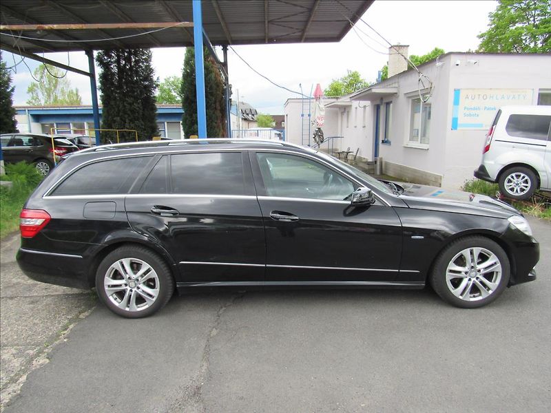 Mercedes-Benz Třídy E 2,1 E 220 CDI Avantgarde - fotka 8 z 32