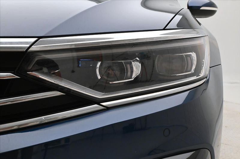 Volkswagen Passat 1,4 GTE TSI 160kW DSG Záruka a - fotka 31 z 33