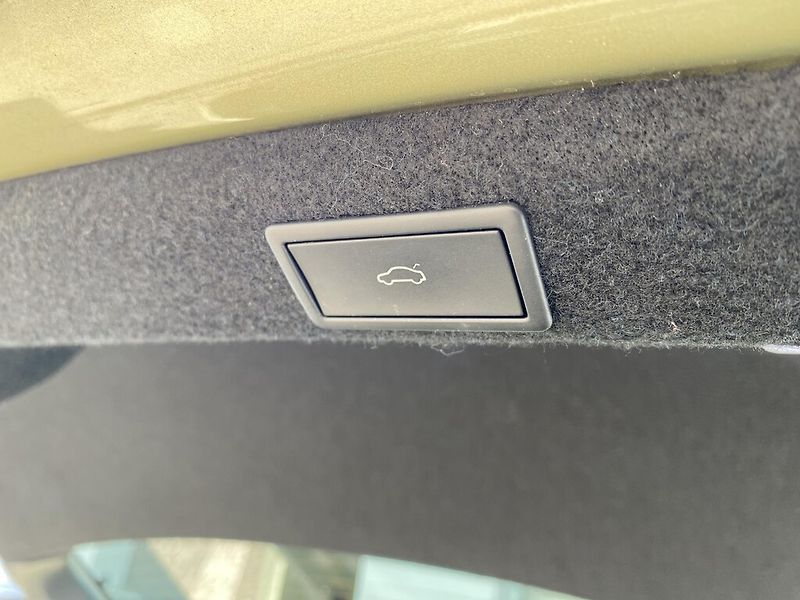Škoda Superb 2,0 TDI 110 kW Selection DSG - fotka 30 z 30
